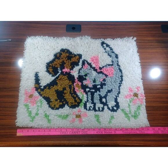 Dog And Kitty Flowers Latch Hook Brown Grey Rug/ Wall Hanger 18.5 × 24 - Picture 3 of 6
